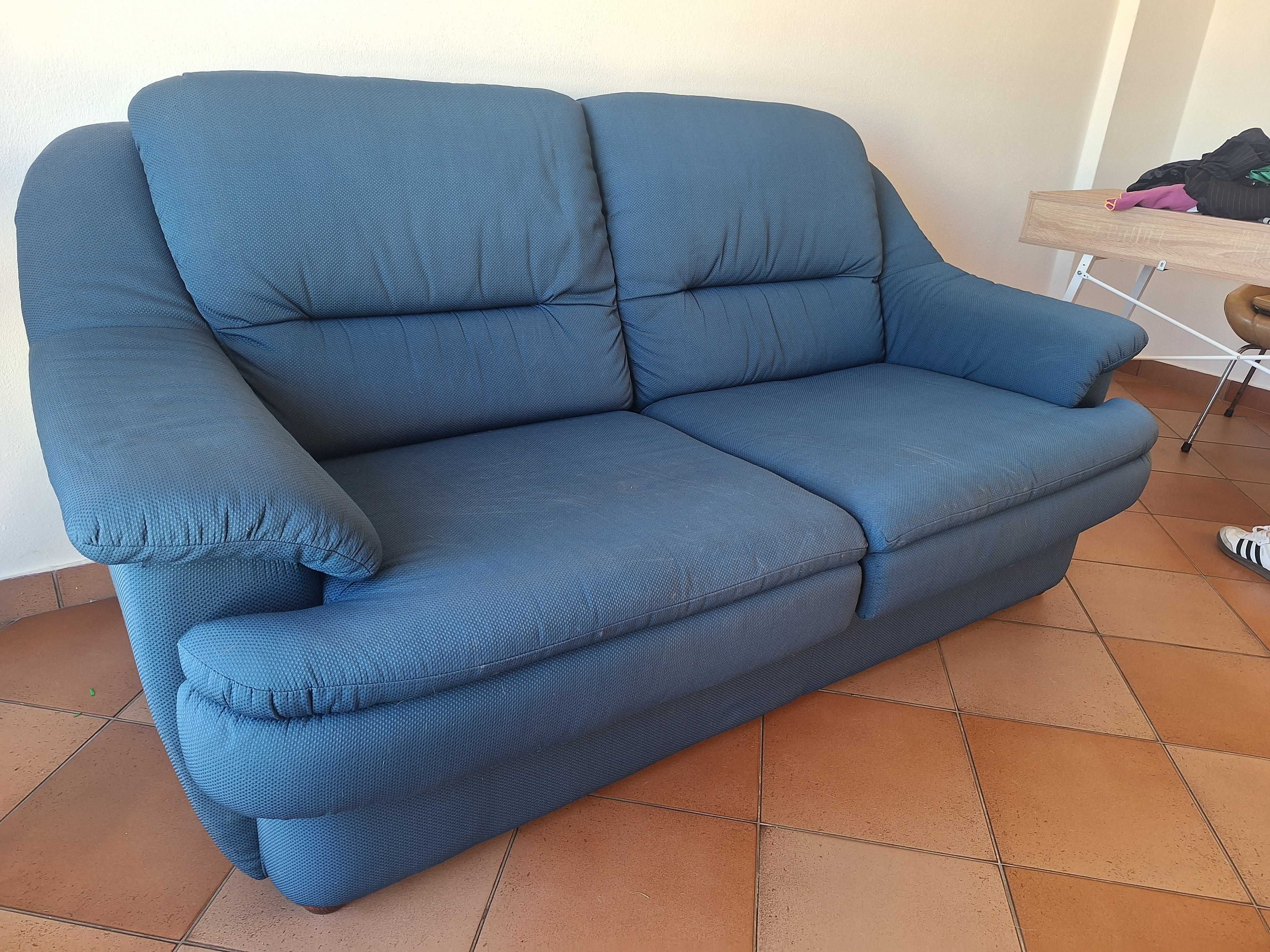 Sofá azul impacável