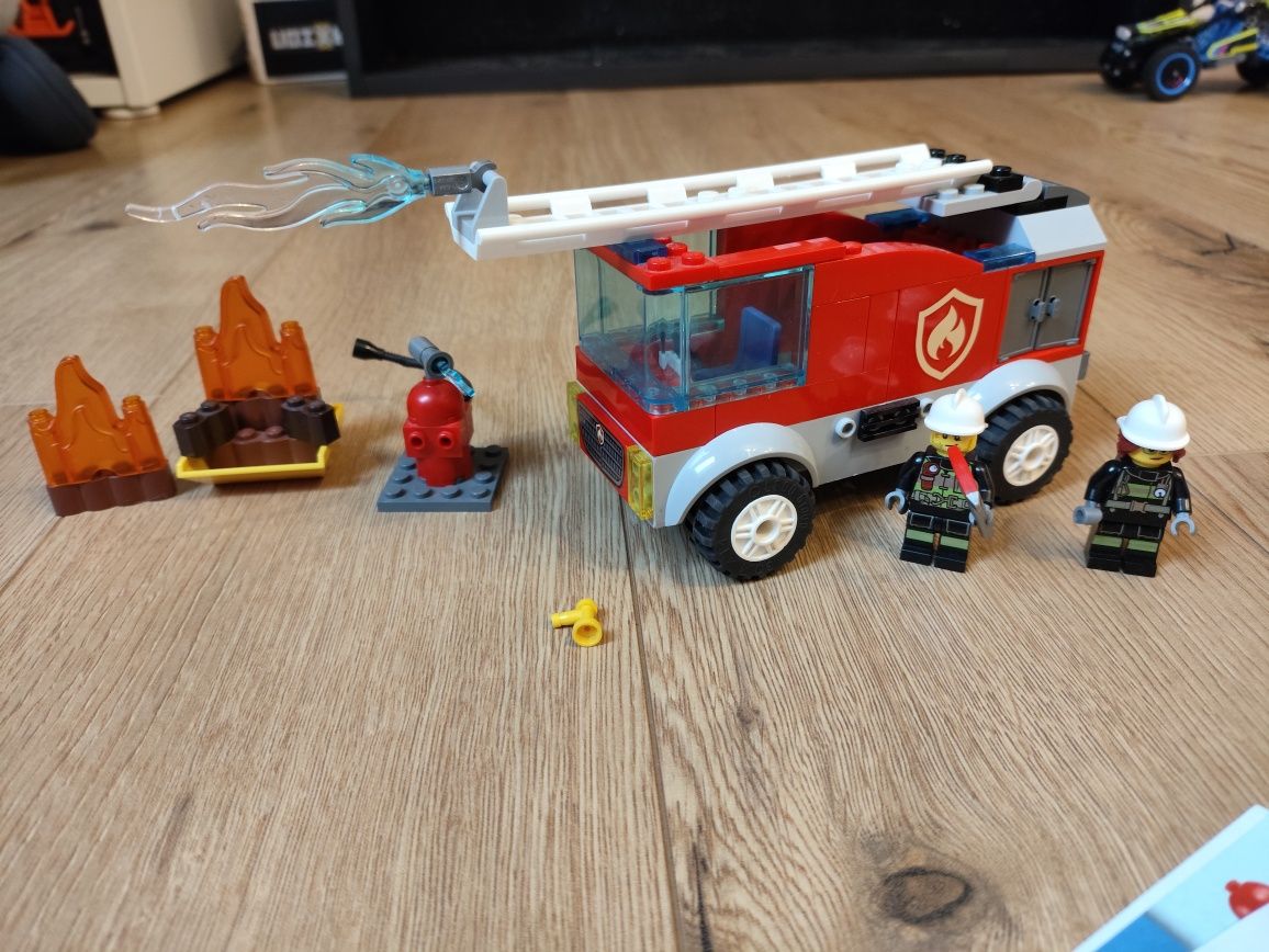 LEGO CITY 60280 -Wóz strażacki z drabiną