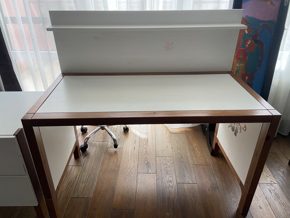 Zestaw mebli bialych z litego drewna marki PINIO