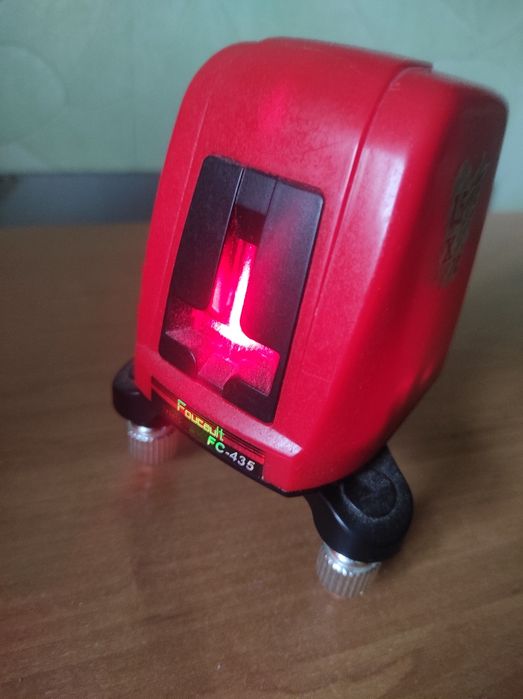 Лазерний рівень FC-435 самовирівнюючий.