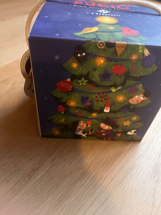 Zestaw układanka puzzle „Pucio i Misia ubierają choinkę” plus domino