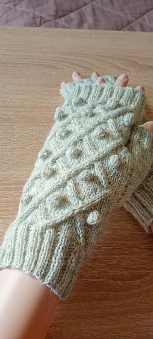 Wełniane rękawiczki bez palców. Mitenki damskie.