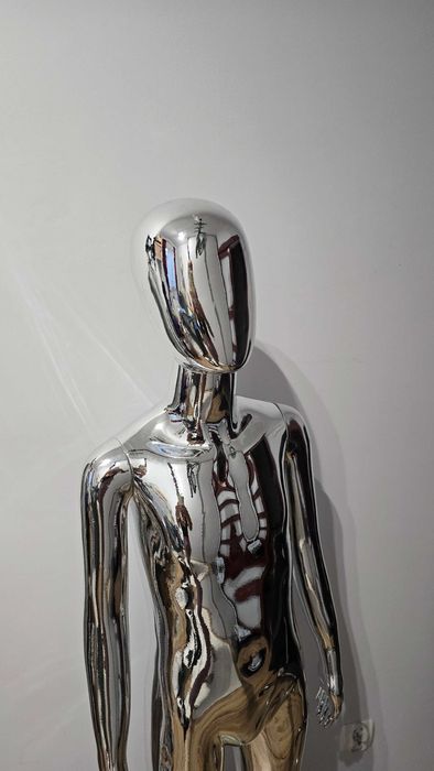 Sprzedam manekiny- srebrne, dziecięce. Cena 350 złotych .