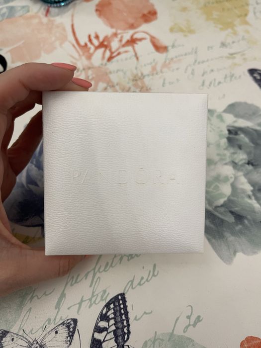 Продам браслет оригінал pandora з бусинками