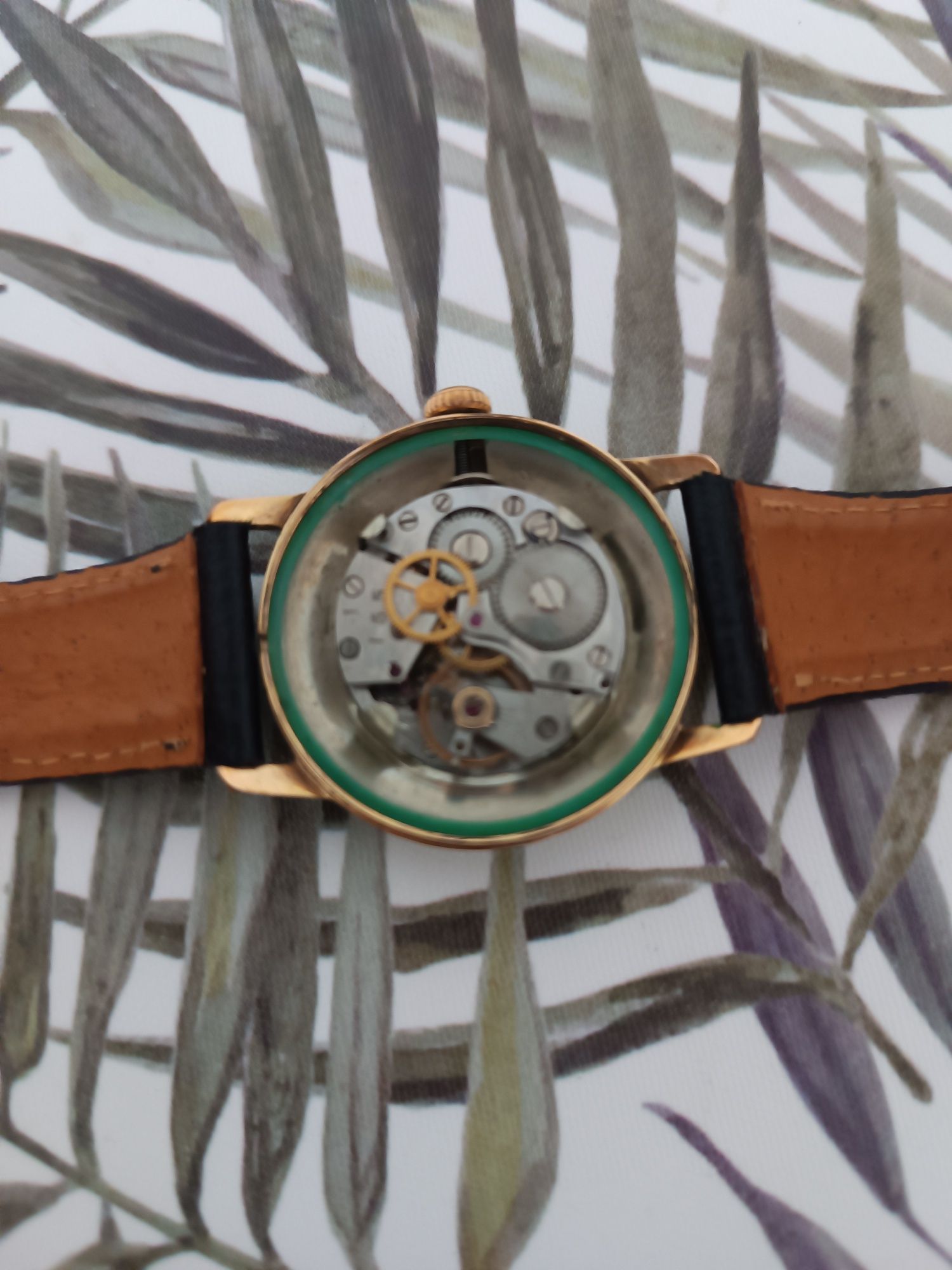 Zegarek mechaniczny.