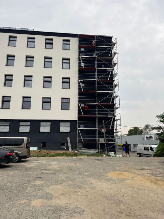 Wynajem rusztowań elewacyjnych fasadowych szalunków