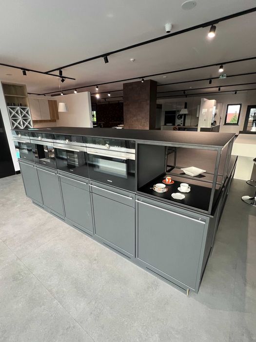 Meble kuchenne -wyspa ,blat HPL , okucia Blum nowe sprzedam.