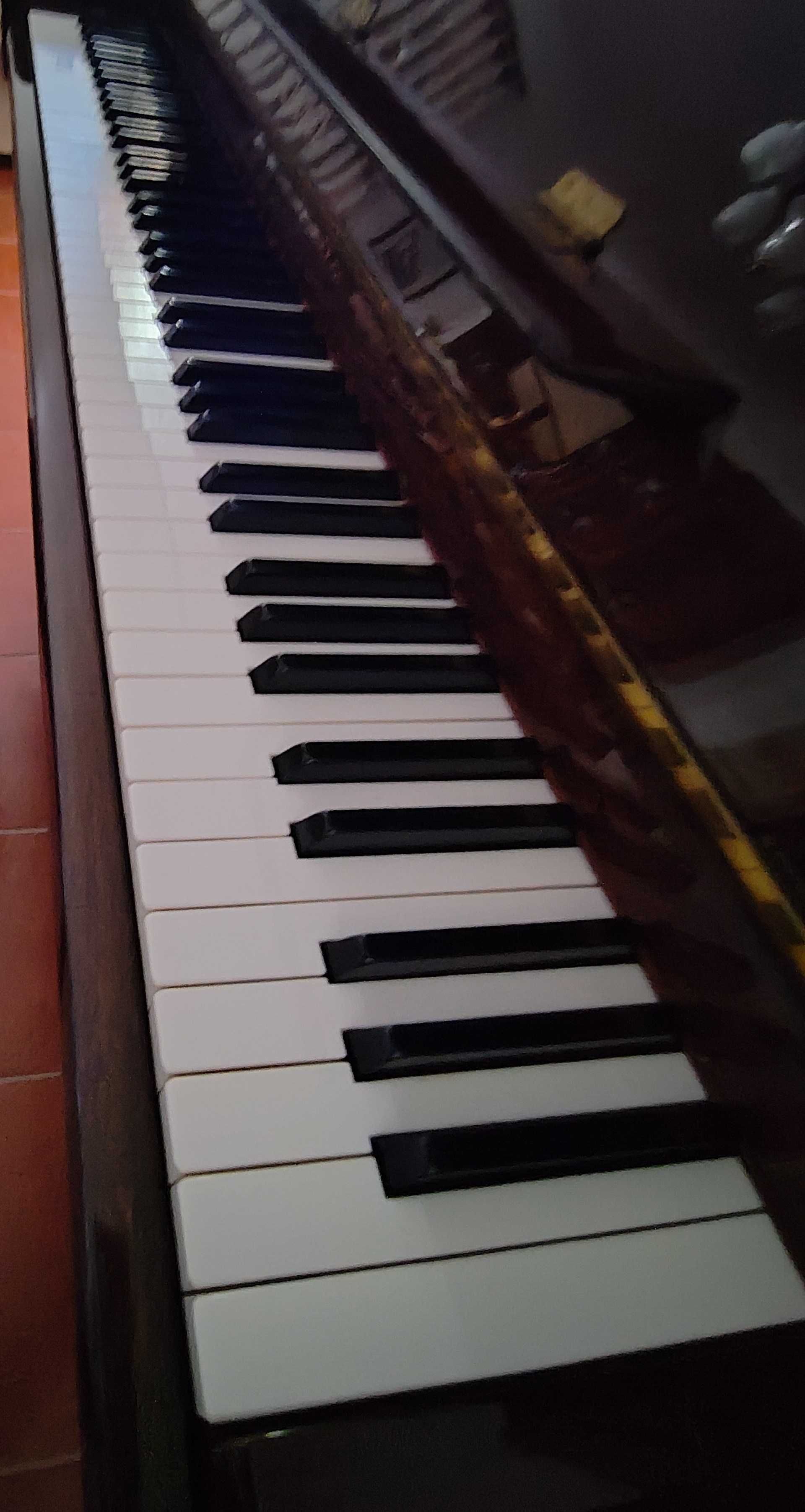 Piano vertical Scholze