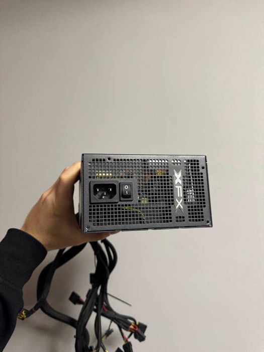 Блок живлення 650W XFX PRO 650W XPS-650W-SEW 80+bronze