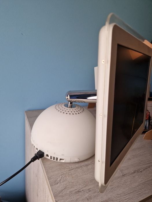 Model: iMac G4 M6498
Dysk twardy: 40 GB
Pamięć RAM: 256 MB
Procesor: 7