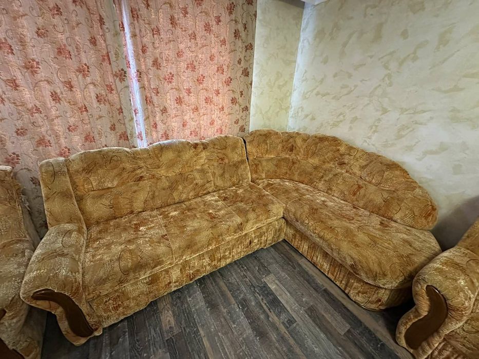 Диван кутовий з двома кріслами