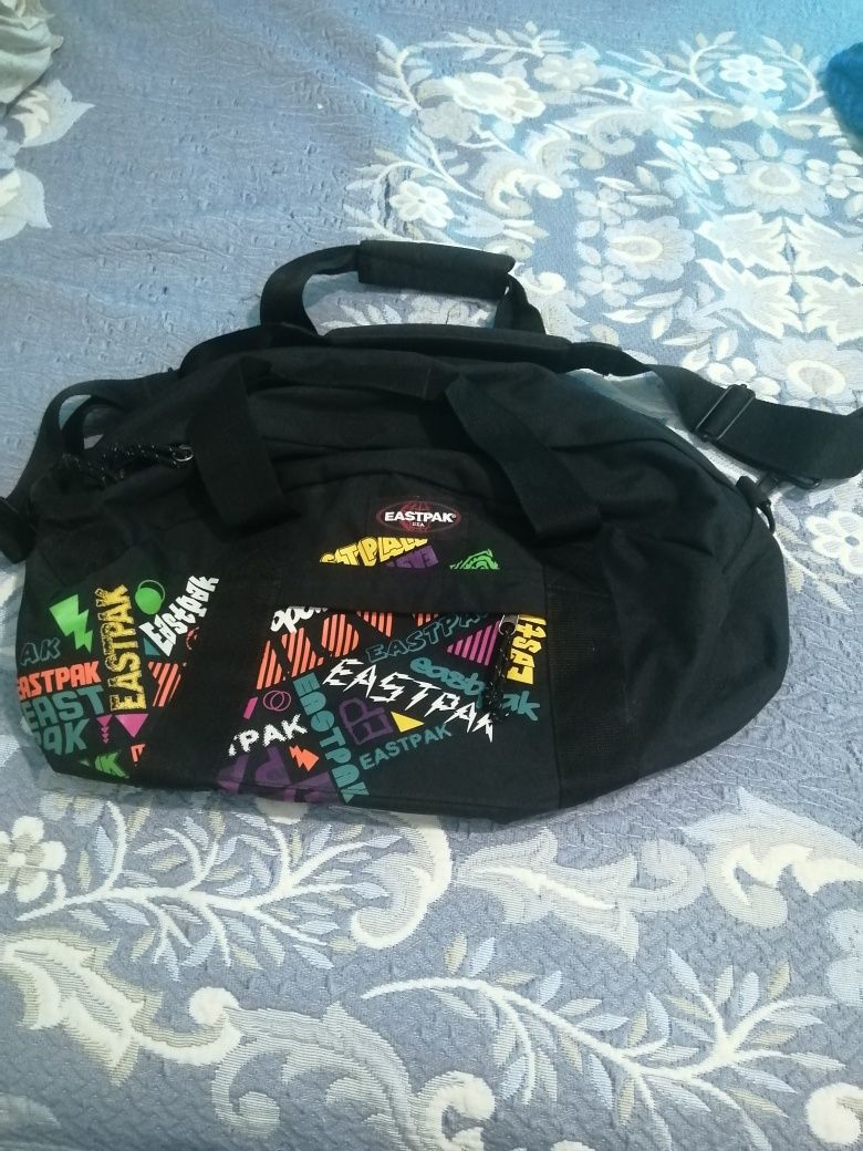 Saco, mala eastpack, novo com etiqueta, figueira da foz, bom preço