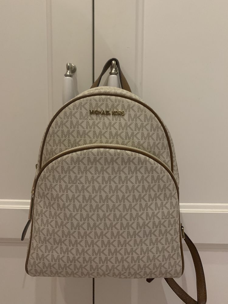 Michael Kors model ABBEY LARGE LOGO plecak