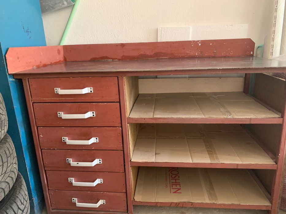 Продам  слесарный  стол