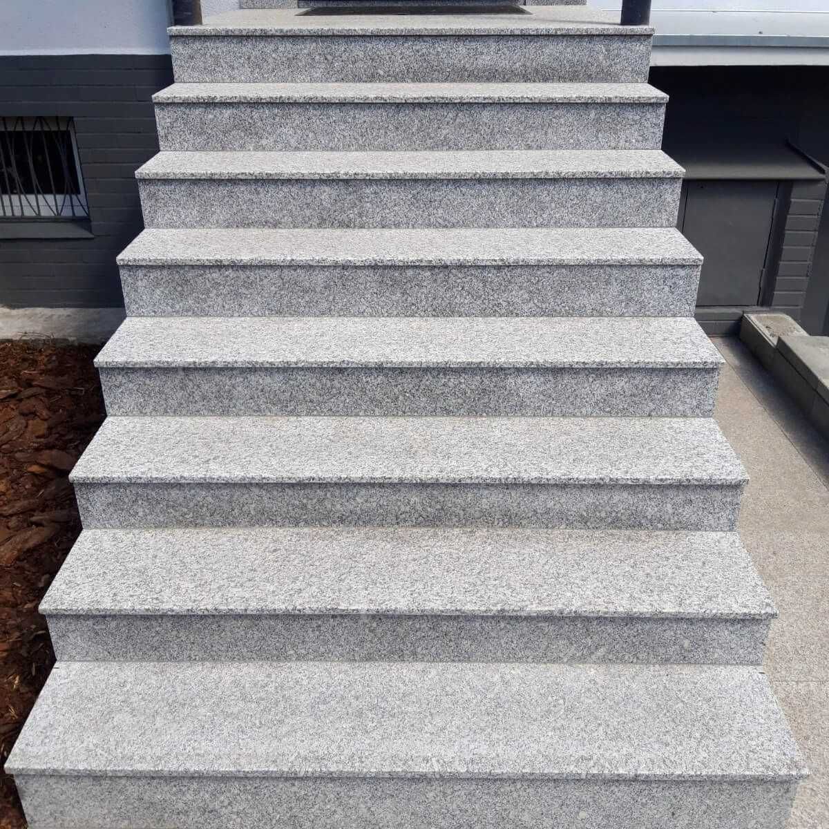 Granit G602 Bianco Sardo Płomieniowany 150x33x2cm Schody Zewnętrzne