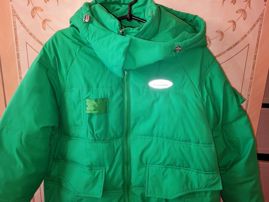 Продам женскую демисезонную куртку