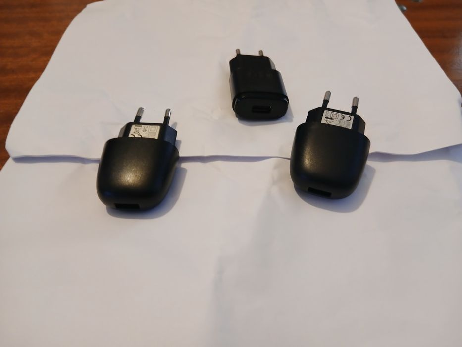 Três tomadas para USB