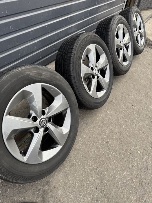 Диски Nissan R17 5x114.3 7j ET40 ЦО66.1 оригінал
