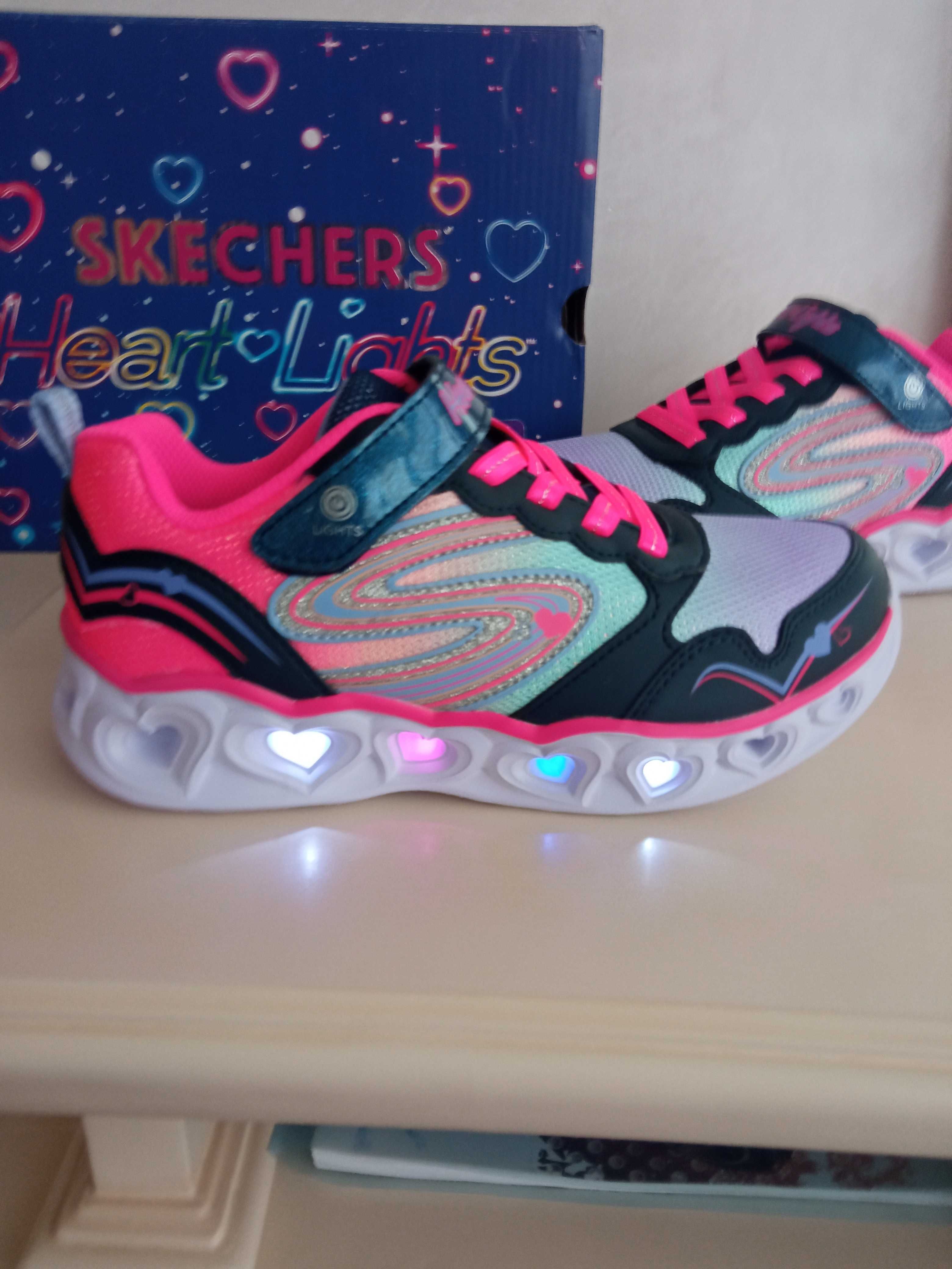 Кроссовки Skechers S Lights: ( с подсветкой) 33,5 р (22 см) новые