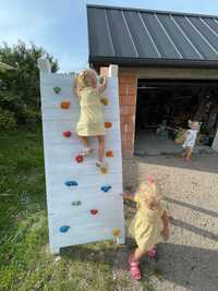 Ścianka wspinaczkowa dla dzieci.