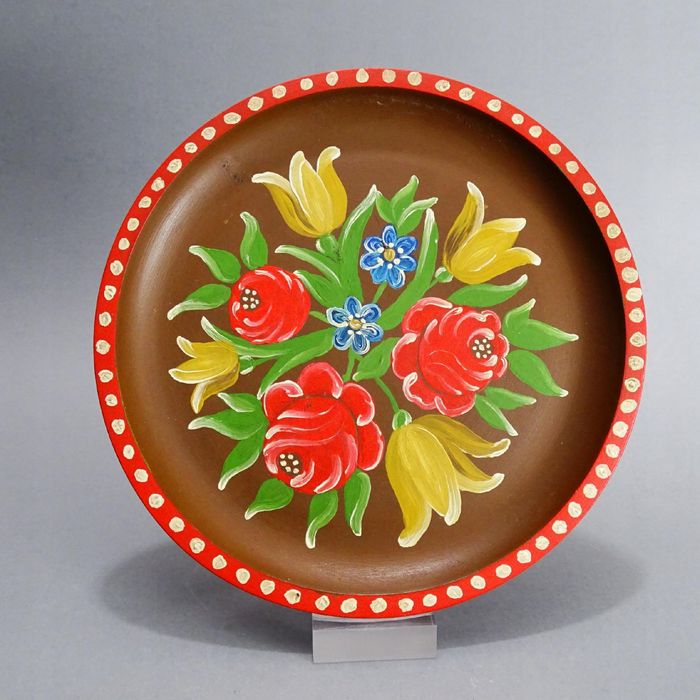 ręcznie malowany talerz drewniany w stylu etno