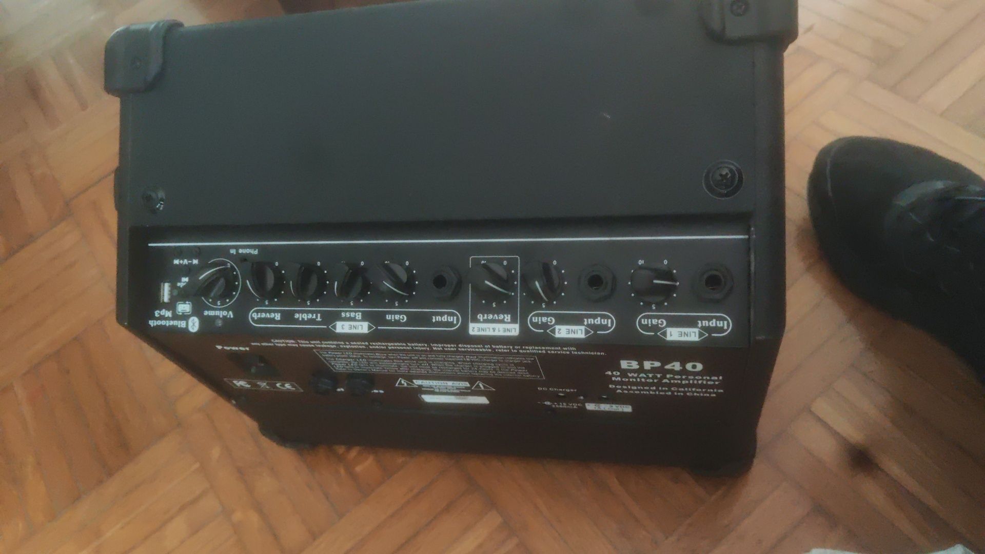 Caixa de som ativa amplificada + microfone