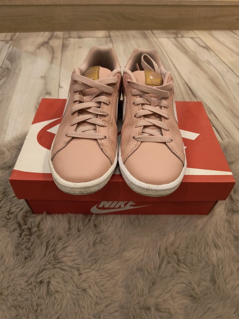 Buty sportowe damskie Nike Court Royale
