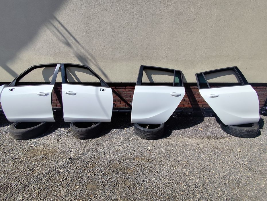 Drzwi lewy przód tył przednie tylne opel zafira c 40r wysyłka