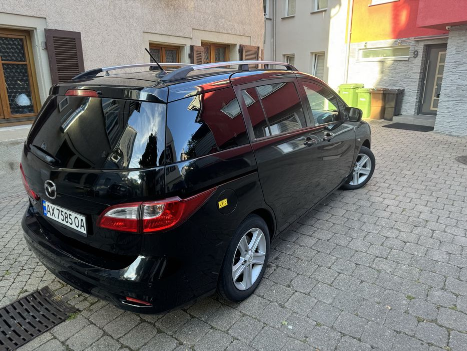 Mazda 5 мінівен 7 місць