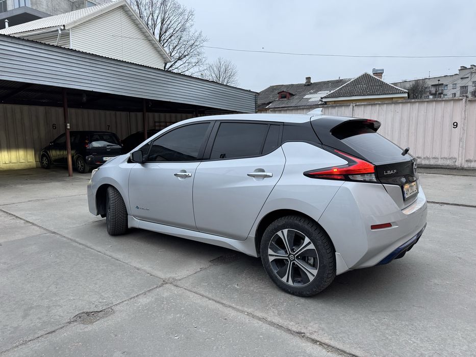 Nissan LEAF SV 2019 рік