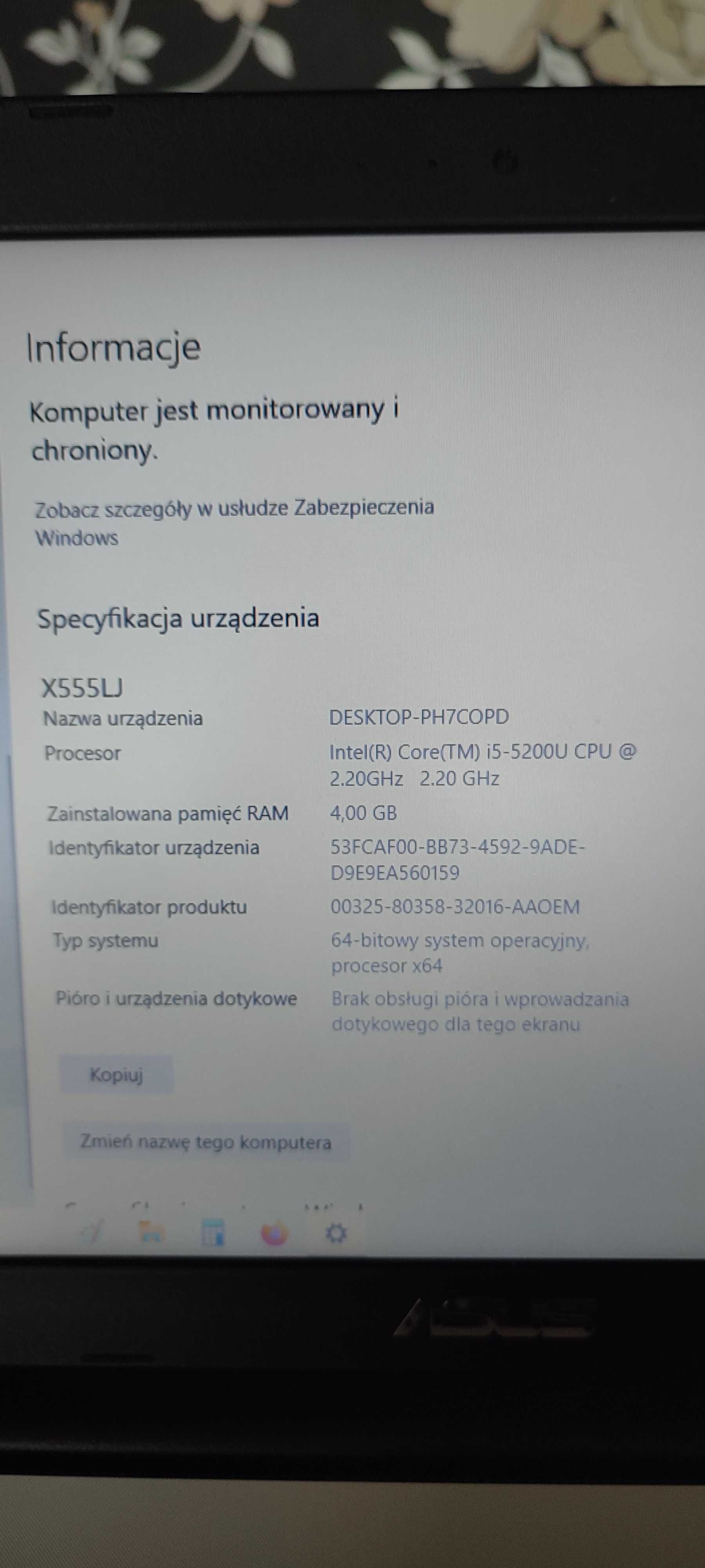 Asus laptop biały z napędem CD  pamięć RAM 4 GB