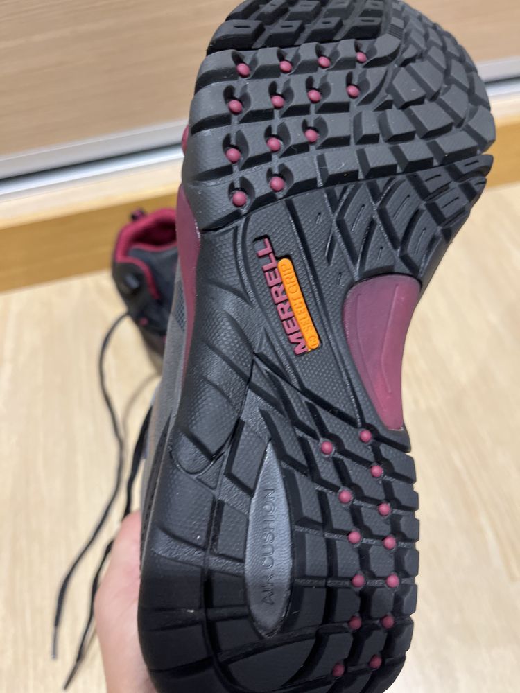 Botins Merrell novos