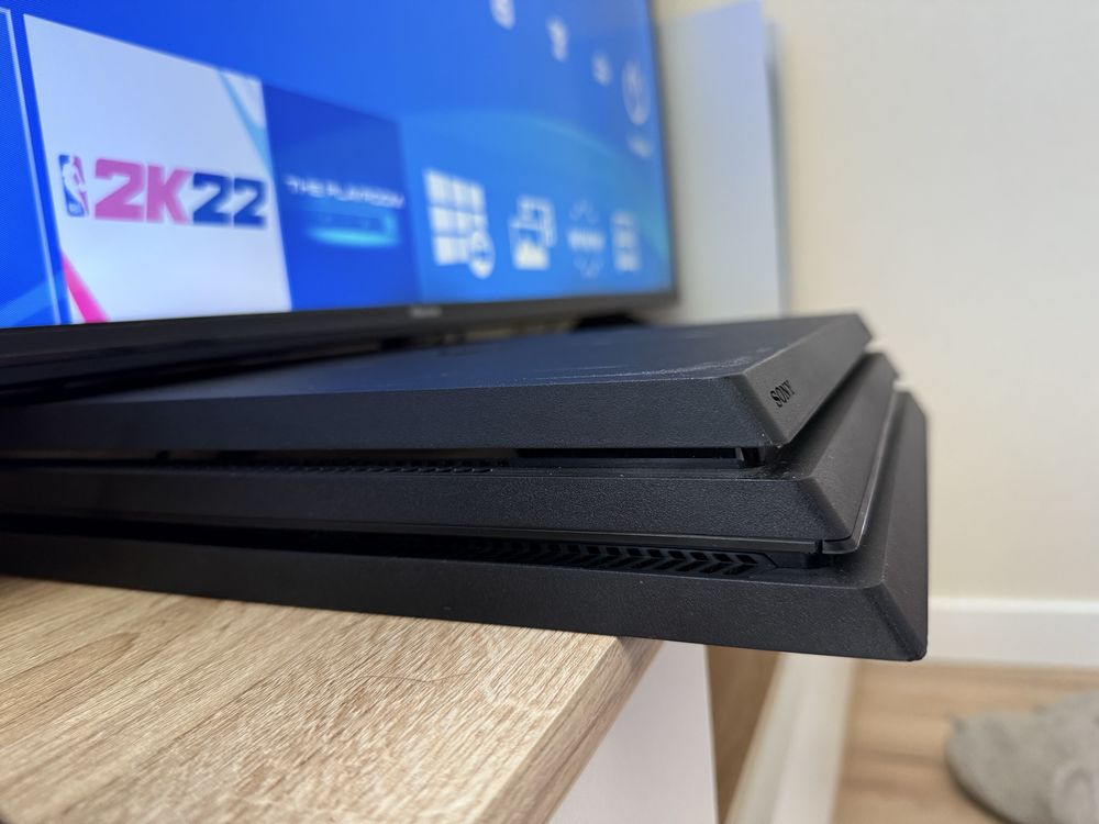 Play station 4 PRO, 1 T
