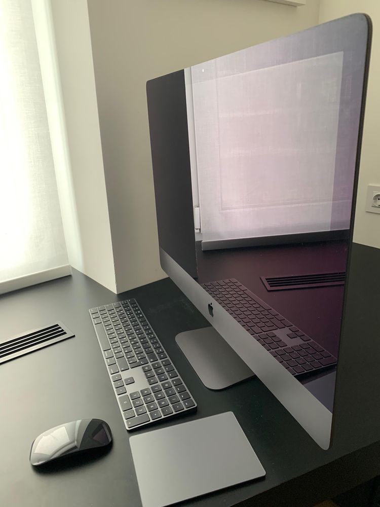 Моноблок APPLE A1862 iMac 27" Pro Retina 5K (MQ2Y2UA/A) 2017