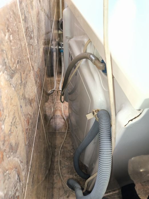 Пральна машина в хорошому стані