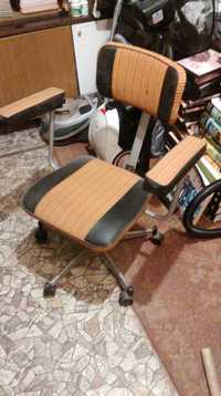 obrotowe krzesło PRL tapicerowane lata 80