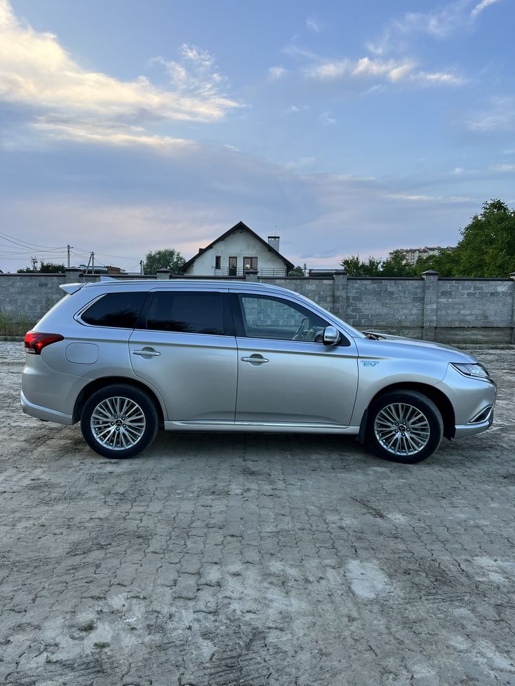 Mitsubishi outlander phev 2019 SEL 2.0