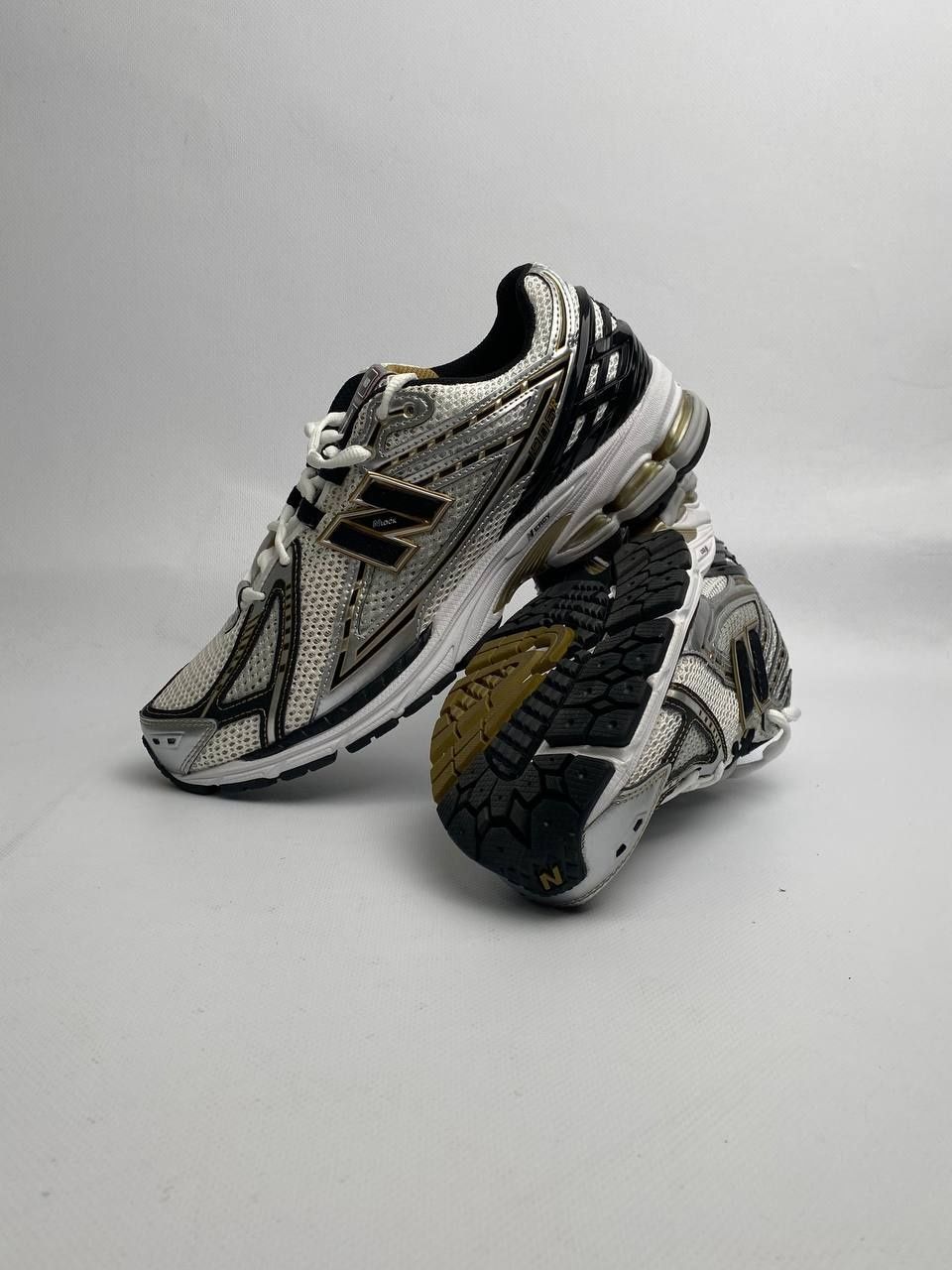Оригінальні чоловічі кросівки New Balance 1906R