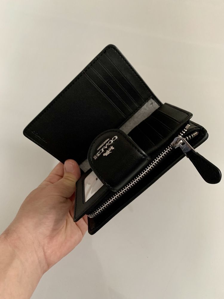 Середній чорний гаманець Corner Medium ZIP Wallet Coach