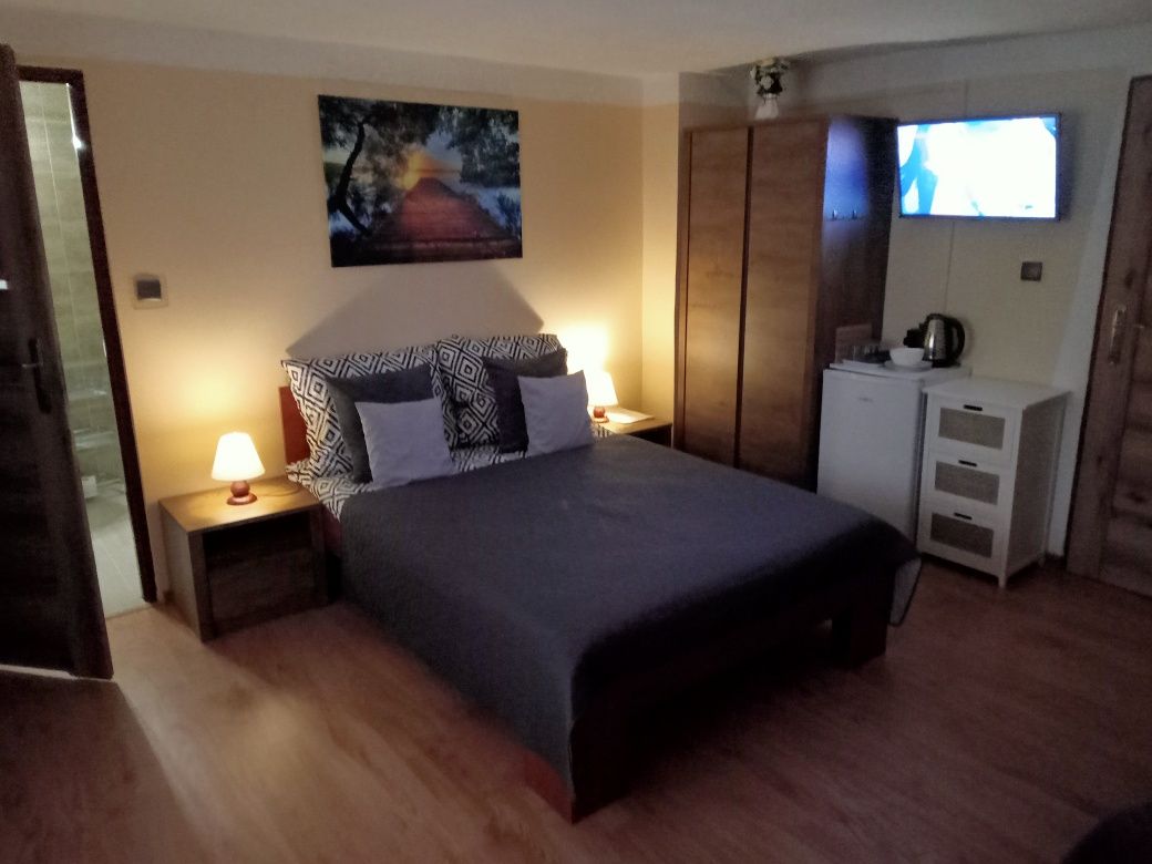 Pokoje, widok na jezioro, sauna, jacuzzi ok Mrą