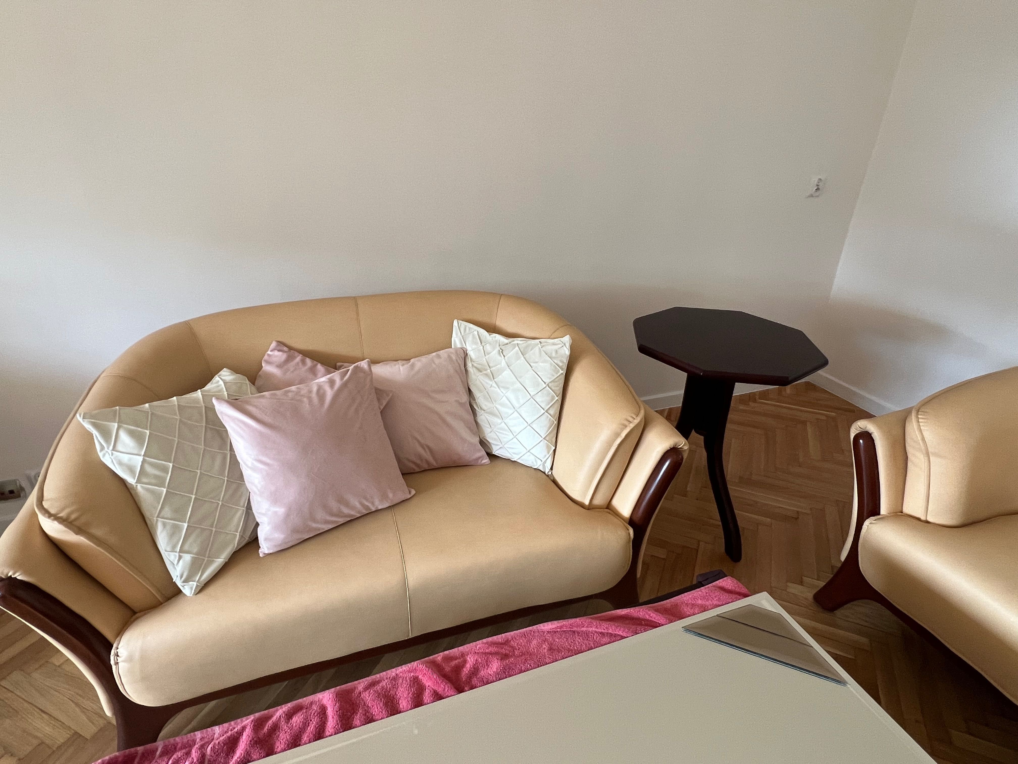 Zestaw mebli -Komoda,biurko używana brąz sofa