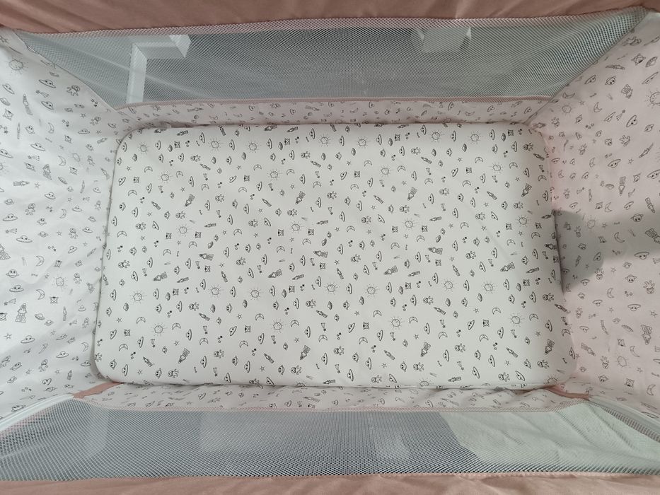 Nowe różowe łóżeczko bujak kołyska turystyczne dostawka na kółkach