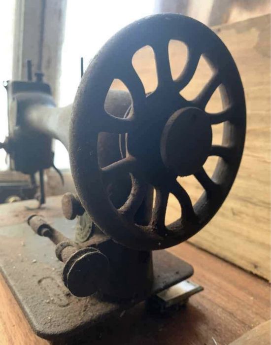 Máquinas de Costura (cabeças) antigas da marca Husqvarna e Singer para colecionador