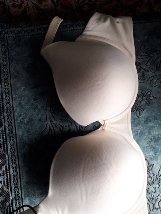 Бюстгалтери р. 95 FF, 85В, 90В, 42/95, 44/100