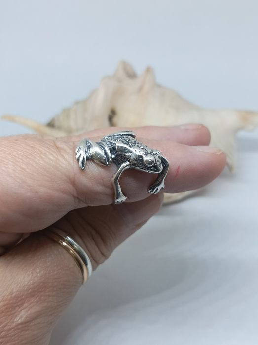 Srebrny pierścionek żaba, srebro 925, rozm 18