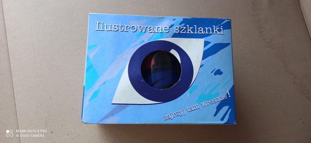 Ilustrowane szklanki na sok