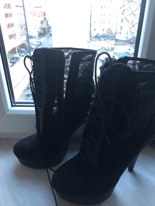 Botki na platformie-koronka i zamsz, wysoki obcas-szpilka