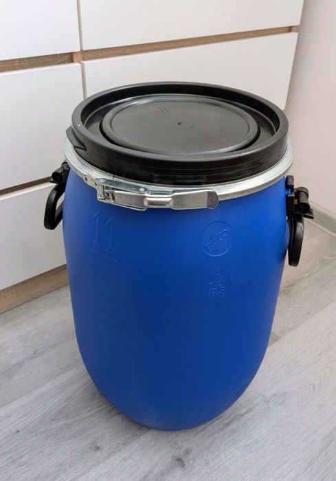 BECZKA PLASTIKOWA 30L zamykana pokrywa (brak)