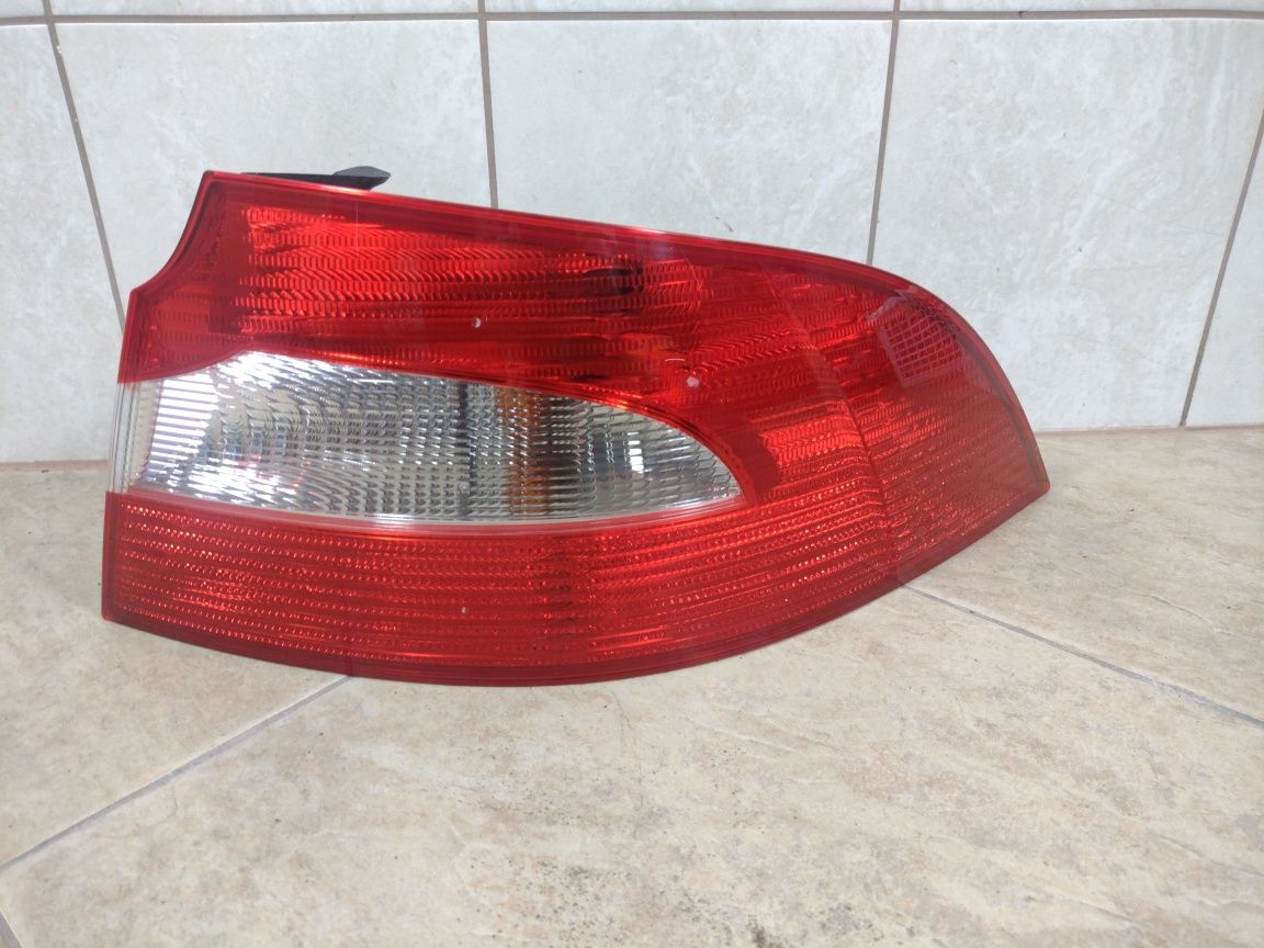Skoda super b II 2 lampa prawa tył Europa 3T5 wysyłka OLX pobranie DPD