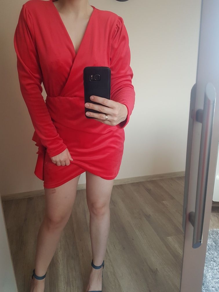 Czerwona welurowa sukienka S/M